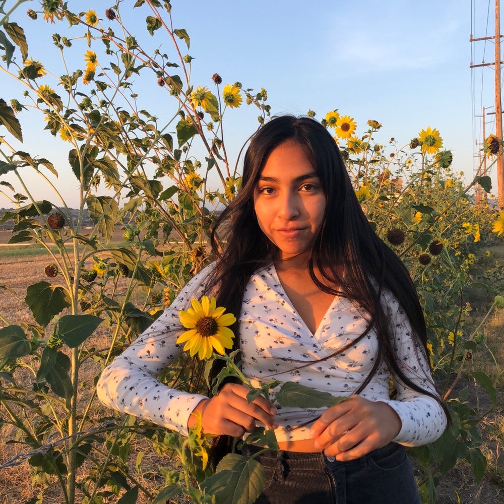 Meet your Posher, Julissa - Picture 1 of 1